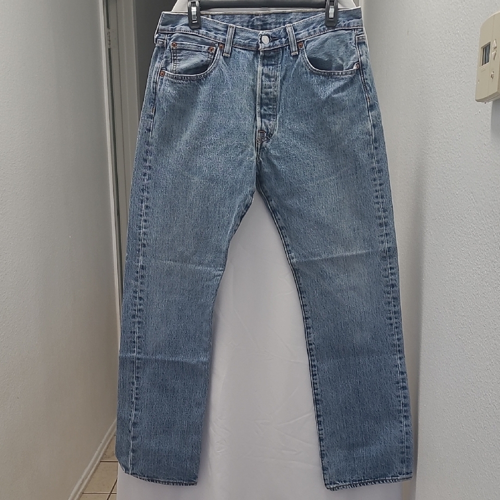 LEVI'S classic 501 button fly blue jeans, 33×32